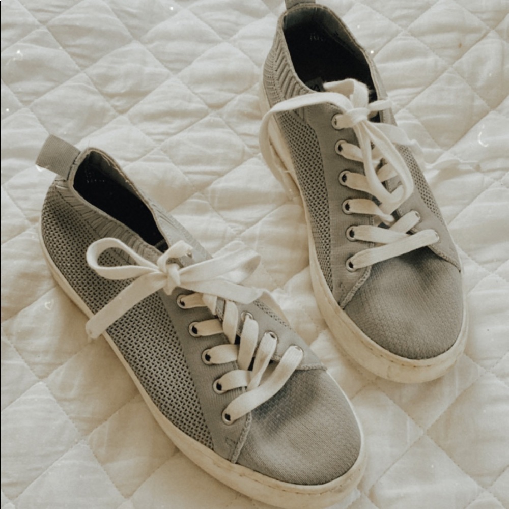 Steve Madden Grey & White Mesh Sneakers • W7
